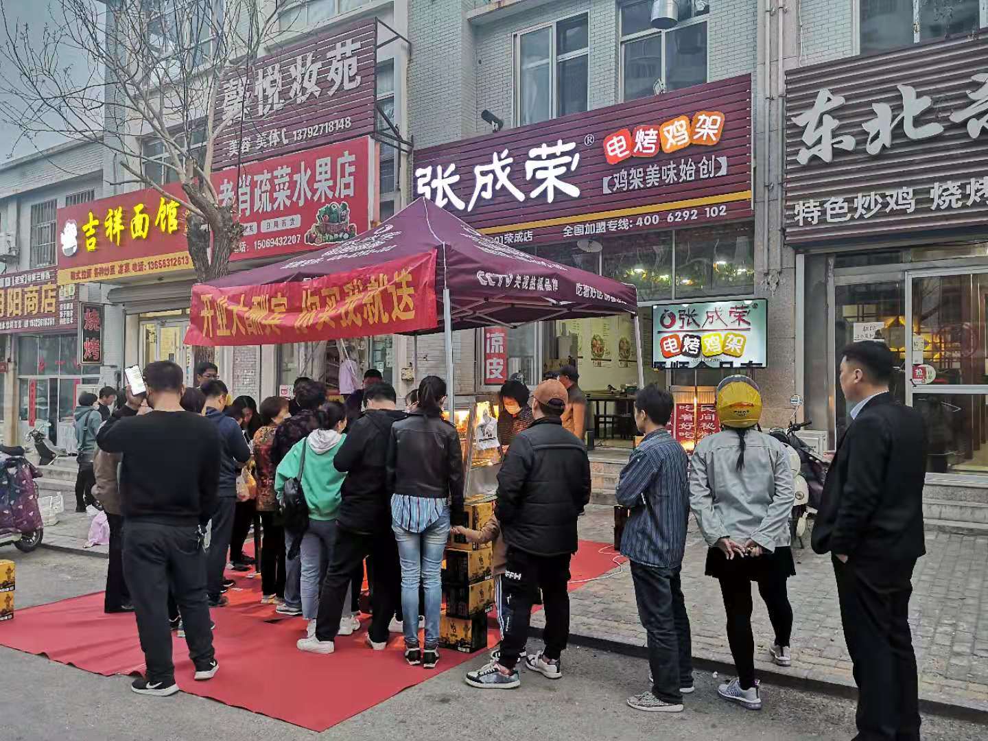 從小店面到全國(guó)連鎖，張成榮的小吃，有些人吃了8年!