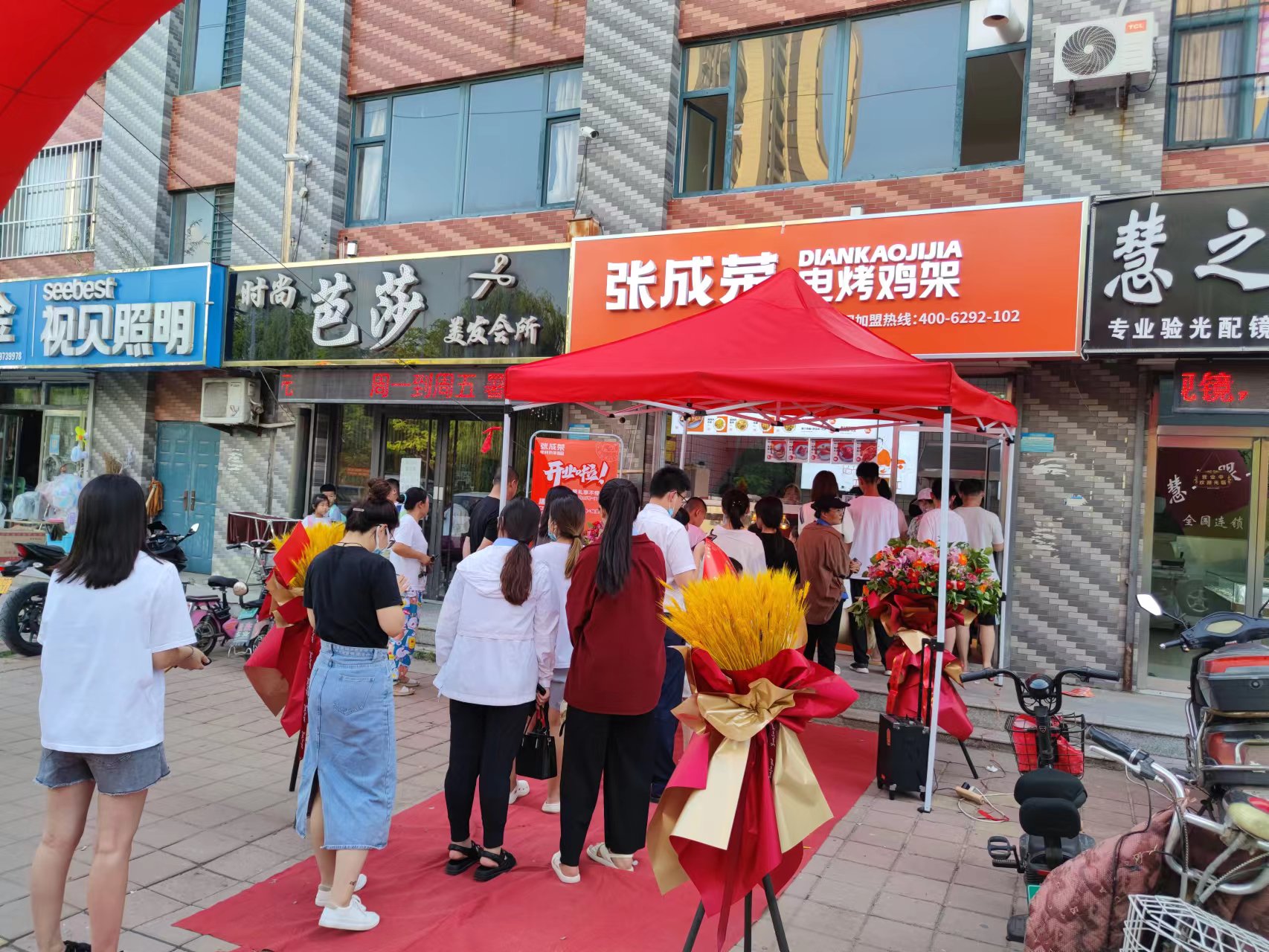 商業(yè)街里可以做什么生意？開一家電烤雞架店可以嗎？