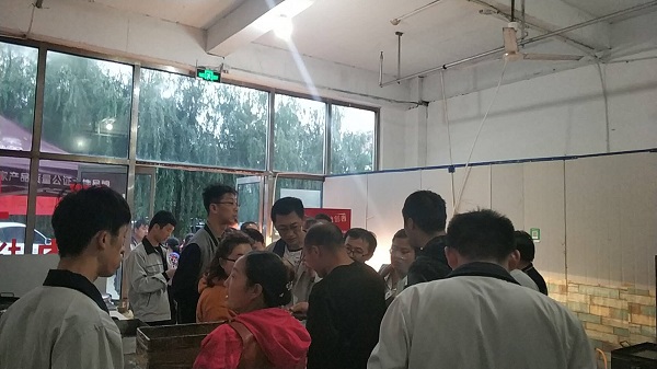 電烤雞架10分鐘賣兩鍋、賺600元你能做到嗎？
