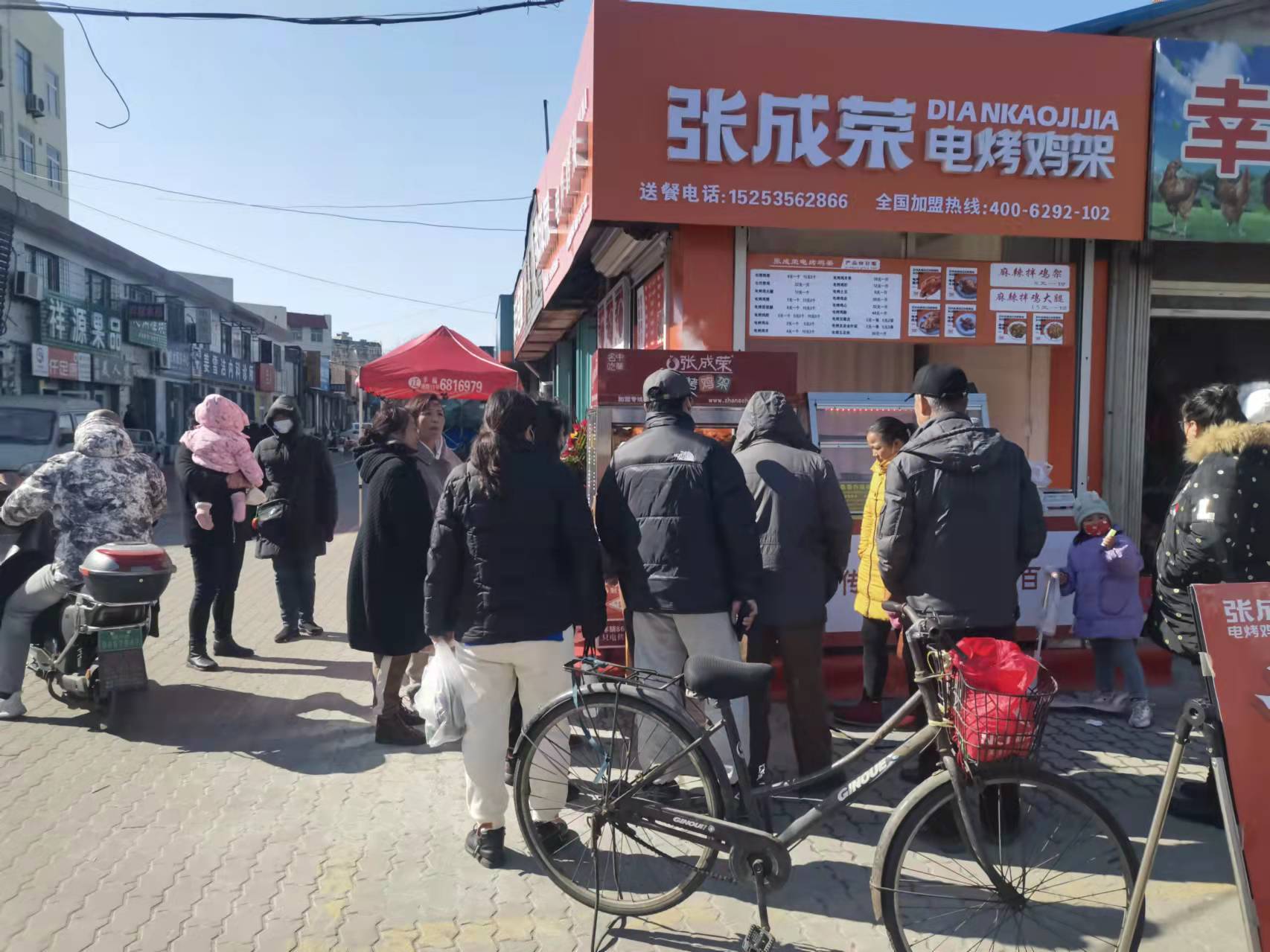 開業(yè)第二天，顧客從早排到晚！