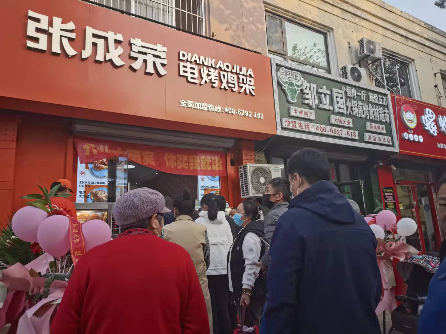 街頭小吃哪家火？看看張成榮電烤雞架店就知道了