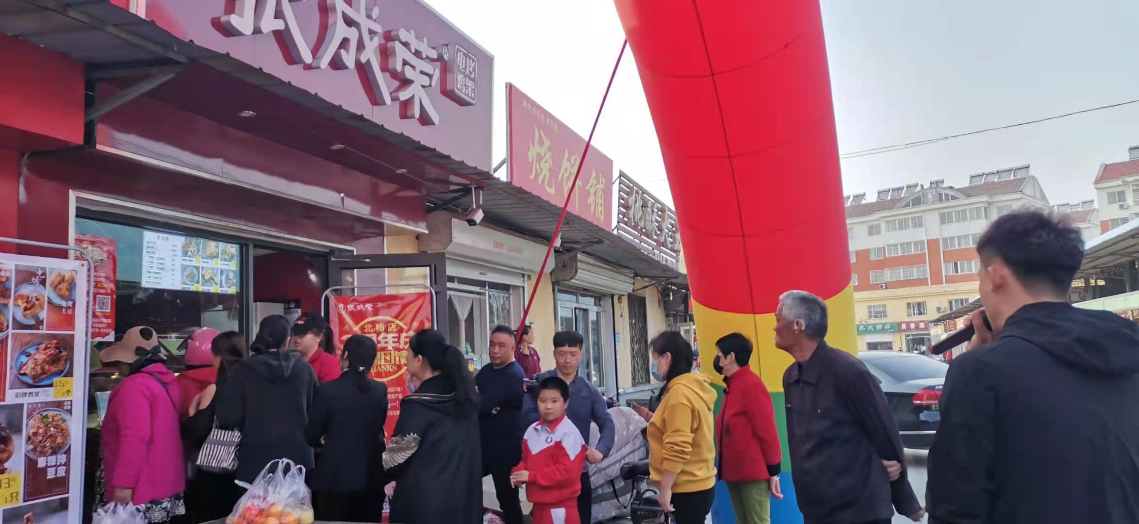 85后創(chuàng)業(yè)加盟小吃店，10㎡電烤小吃店，1-2人即可開(kāi)店